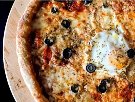 Neapolitan pizza cooked in wood fire